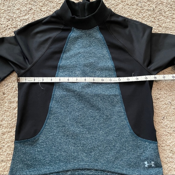 Under Armour Small Rehearsal Long Sleeve Crop Top - Picture 7 of 10